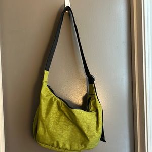 Baggu Medium Crescent Avocado